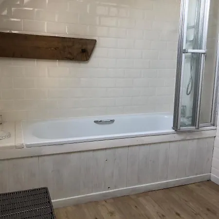 펜션 6 Bedroom House With Pool Saint-Laurent-de-Terregatte